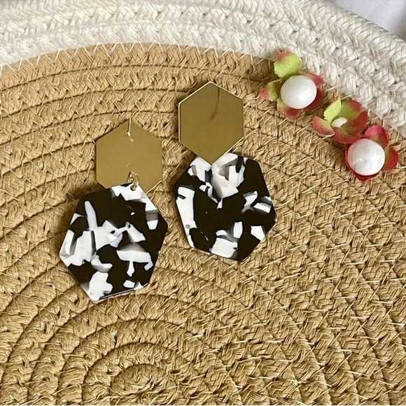 Black and White Marbled Gold Earrings - Picture 3 of 3